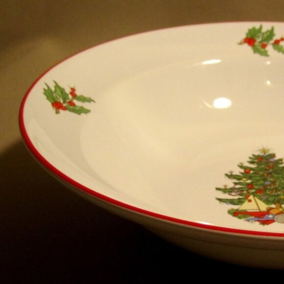 Cuthbertson American Christmas Tree Round Vegetable Serving Bowl 9 1/4 EXCELLENT - Picture 2 of 3